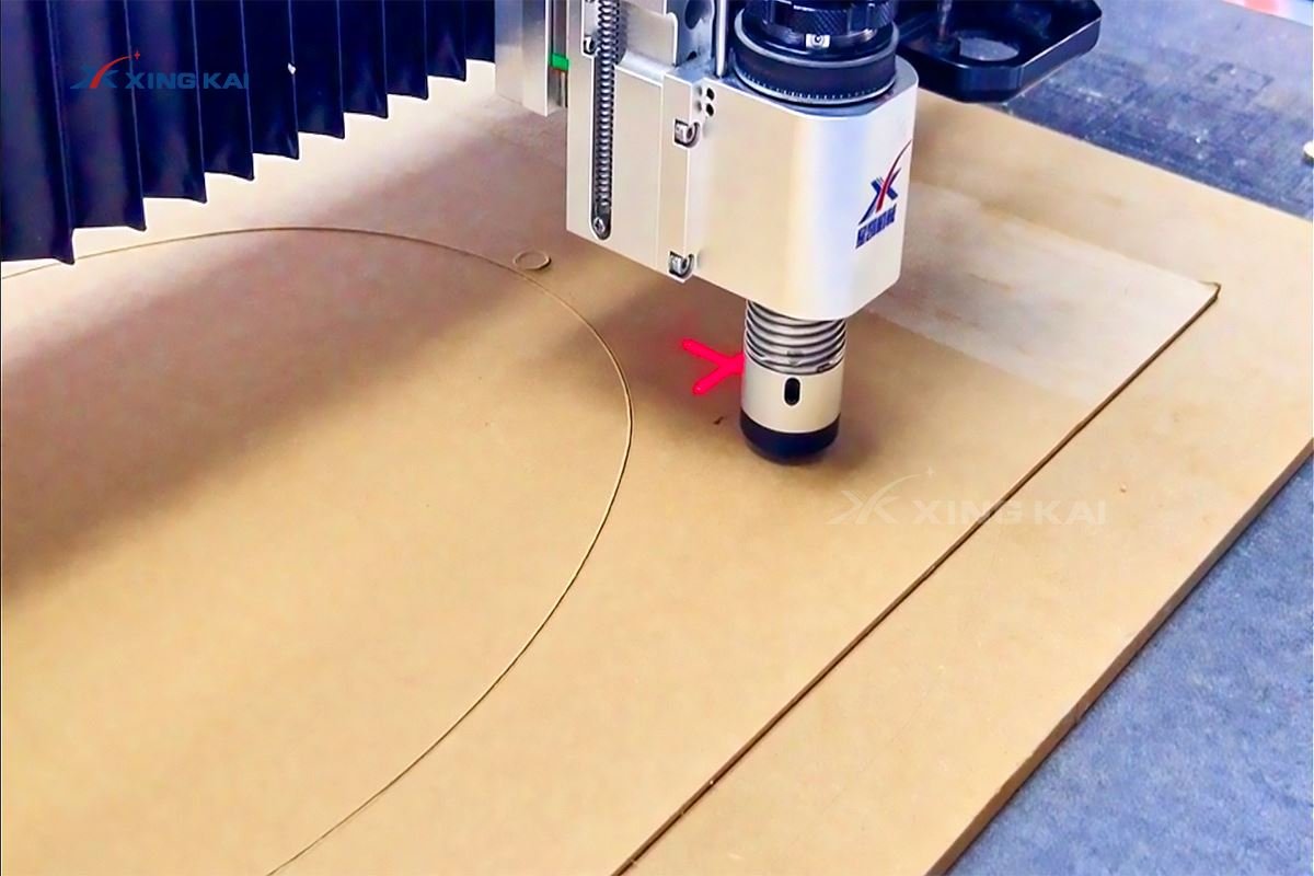 CNC oscillating knife cutting kraft paper
