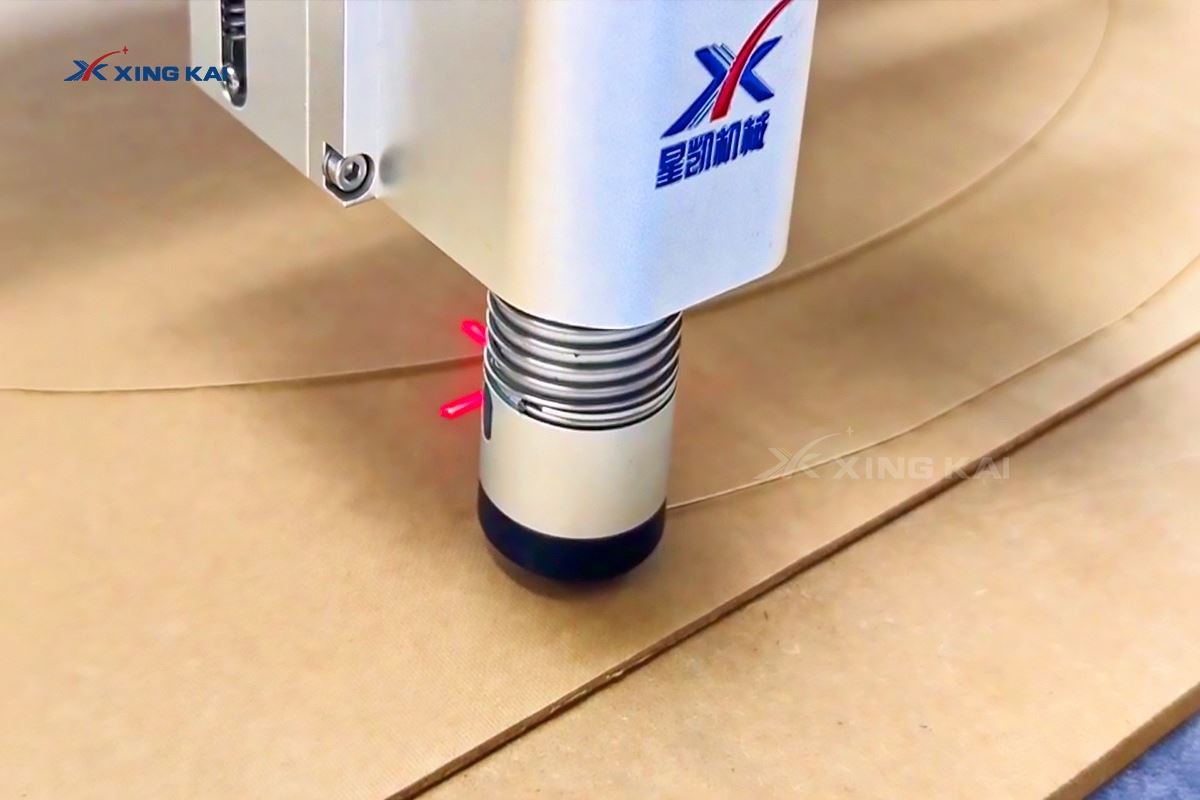 Oscillating knife cutting kraft paper sheet