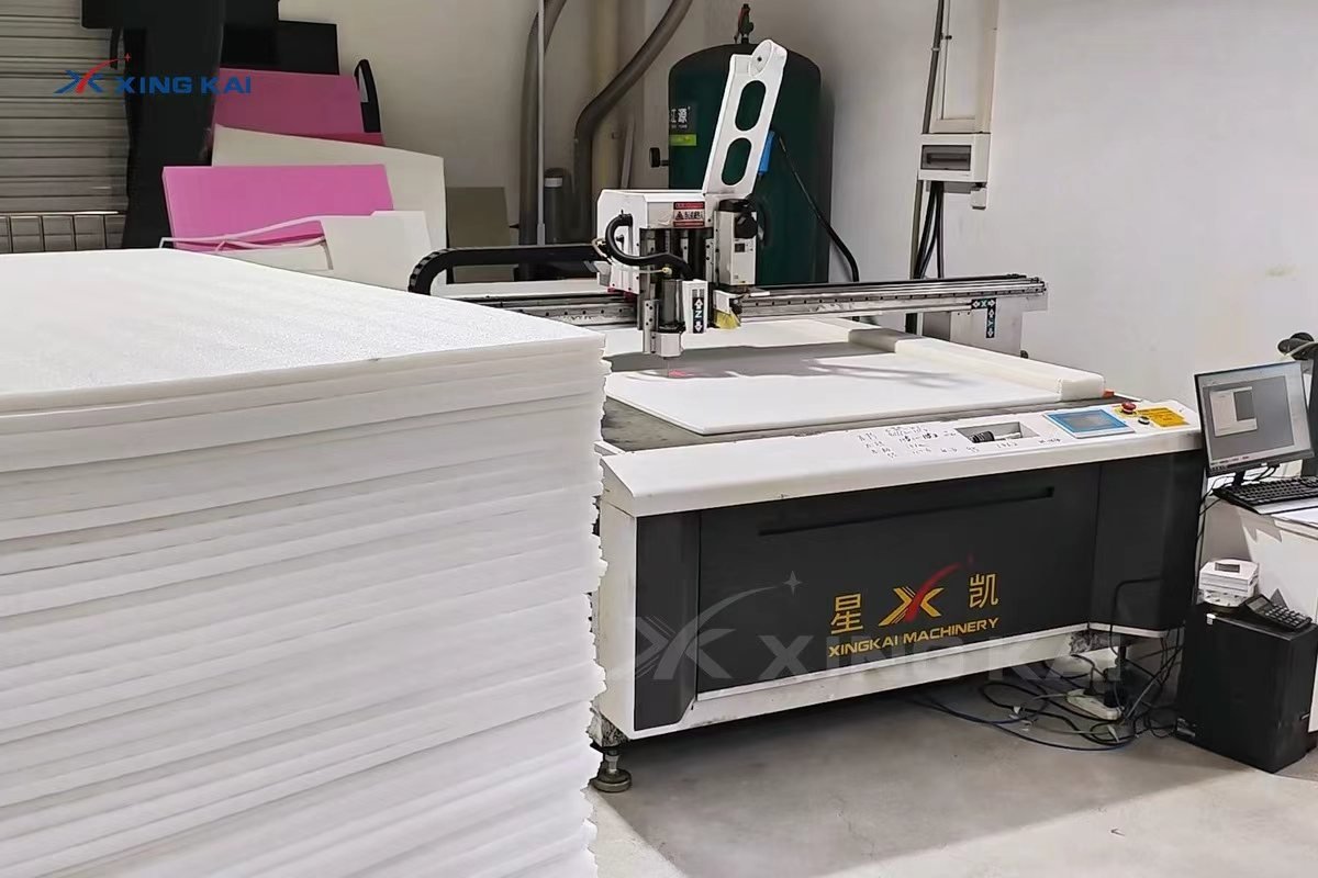 CNC EPE foam cutting machine cutting pearl cotton sheets