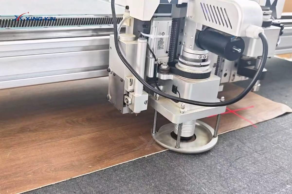 CNC oscillating knife cutting wood grain vinyl flooring material
