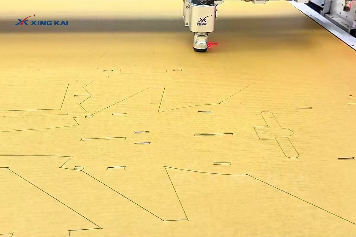 corrugated cardboard cutting knife detail - Corrugated Cardboard Cutting Machine: CNC Cutting for Packaging and Displays corrugated cardboard cutting knife detail
