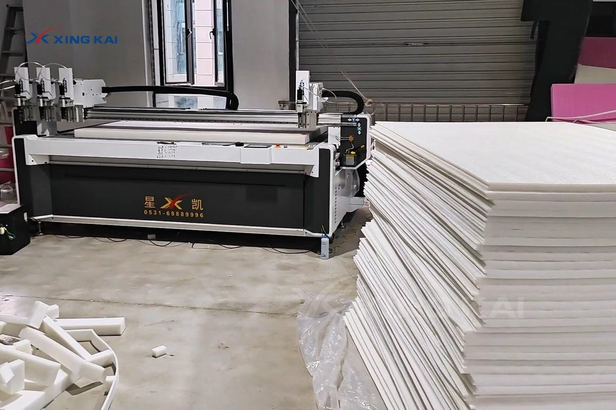 EPE foam cutting machine for packaging material production